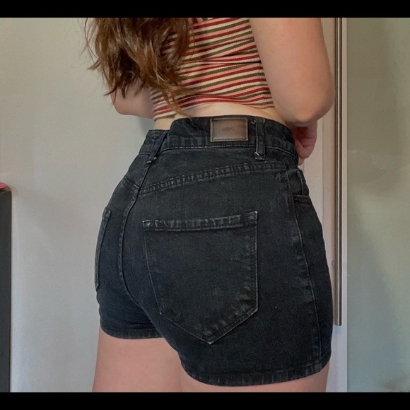 BDG Urban Outfitters Erin High Rise Denim Shortie Dark Wash Size 29 - Picture 3 of 5